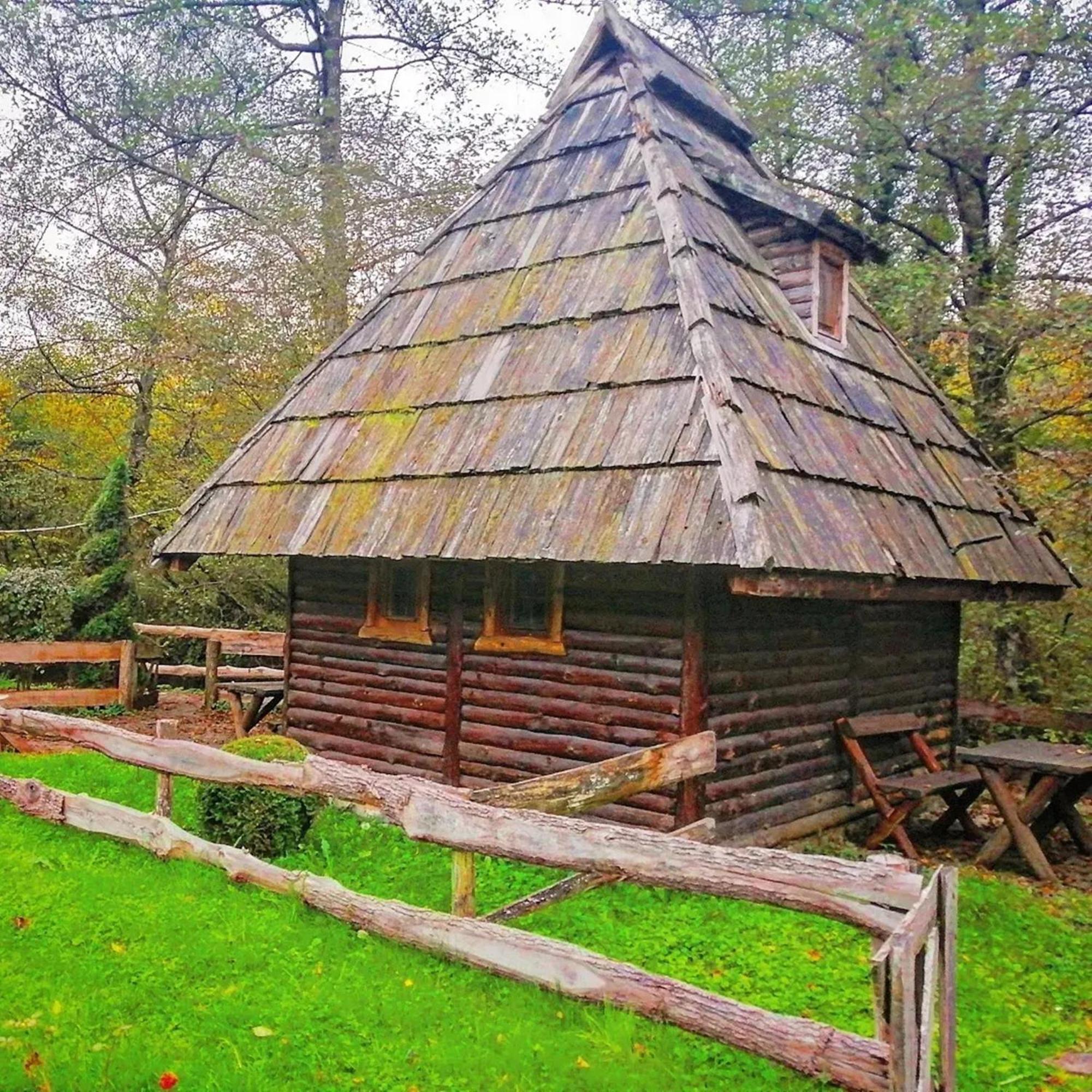 Hotel Kraljevsko Selo Kotromanicevo Doboj Esterno foto