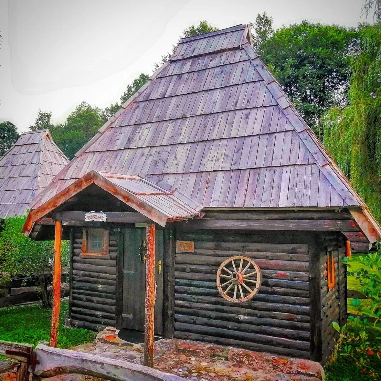 Hotel Kraljevsko Selo Kotromanicevo Doboj Esterno foto